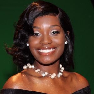 Meet your Posher, Monyelle